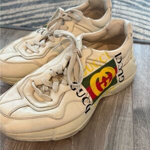 Gucci Men's Cream Sneakers with Multicolor Logo - size 10.5